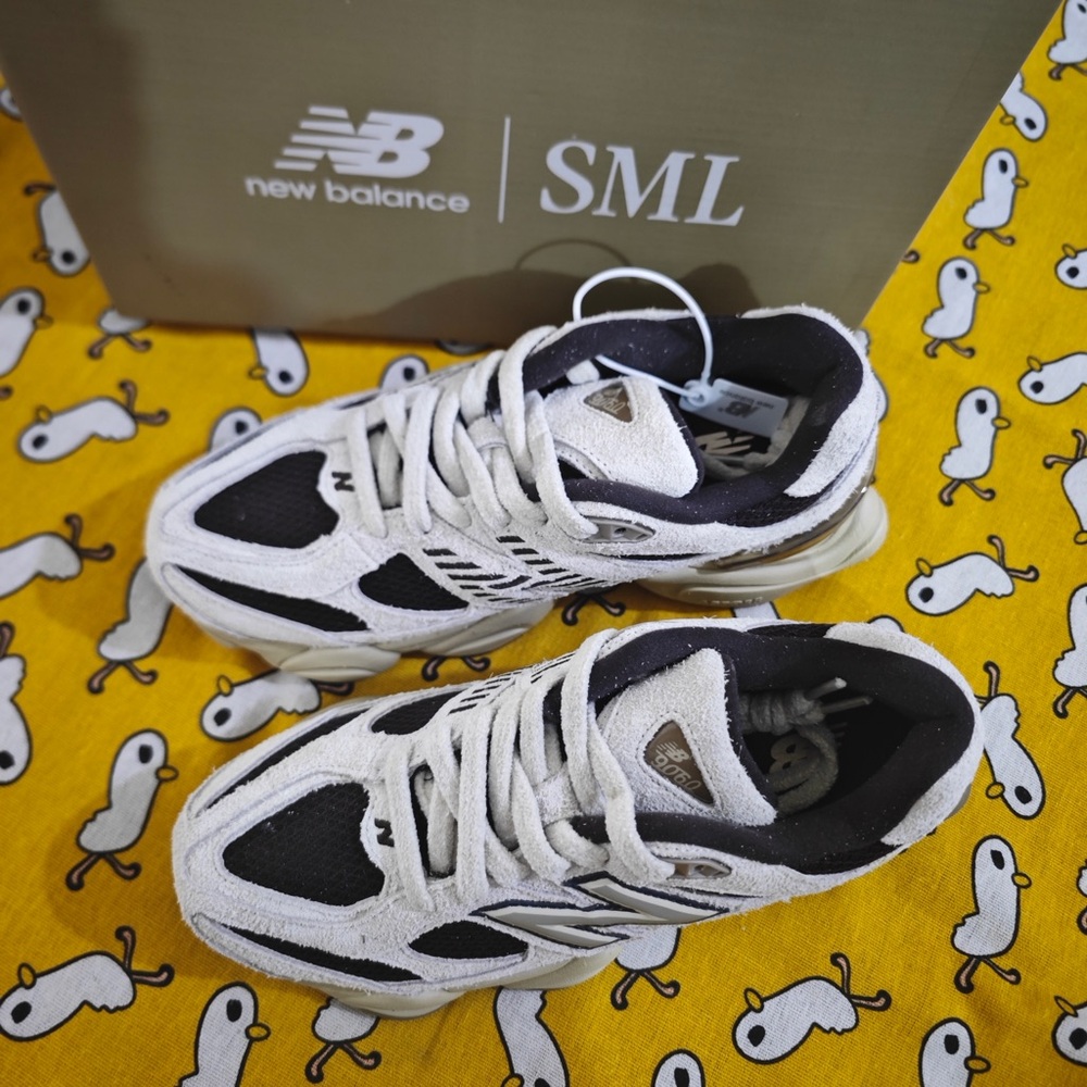 New Balance White and Black Athletic Lace-Up Sneakers - Picture 1 of 8